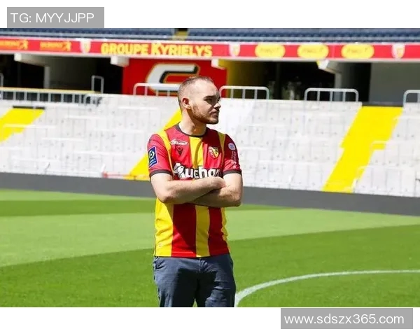 尼奥尔主场迎战梅斯双方争夺关键三分的激烈对决