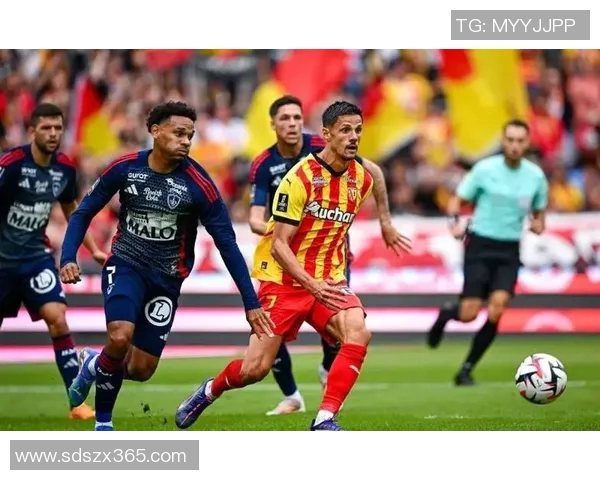 昂热与尼斯激战正酣比赛直播全程回顾精彩瞬间与精彩进球分析