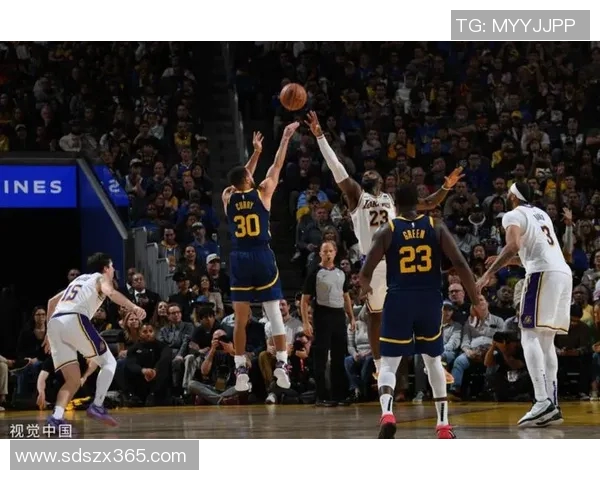 湖人队与勇士队精彩对决回放分析及赛后点评
