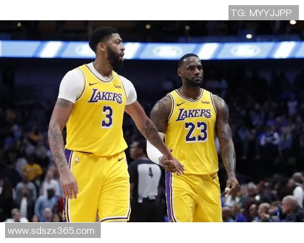 湖人对阵篮网的精彩对决回顾与分析，谁能在这场较量中笑到最后