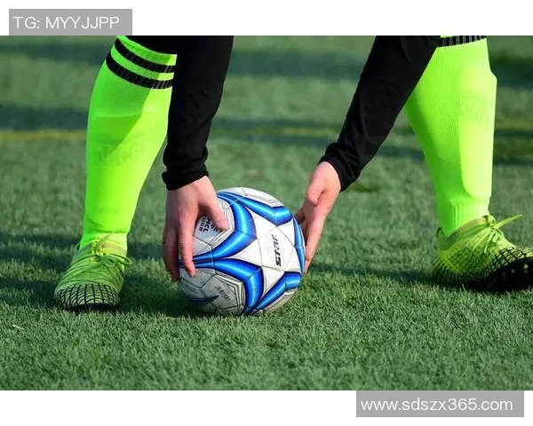 福冈黄峰迎战德岛球队期待精彩对决展现足球魅力与激情