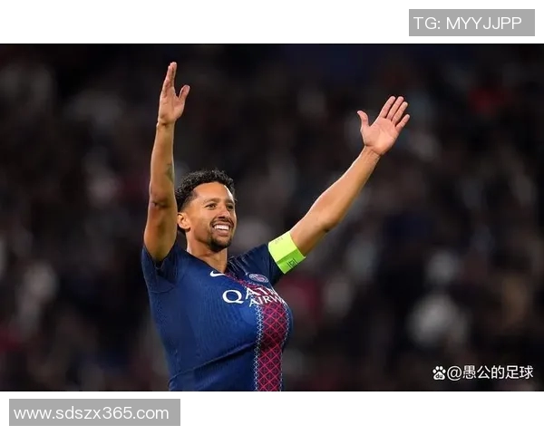 马尔基尼奥斯的崛起与影响力解析：从球场到生活的多重角色